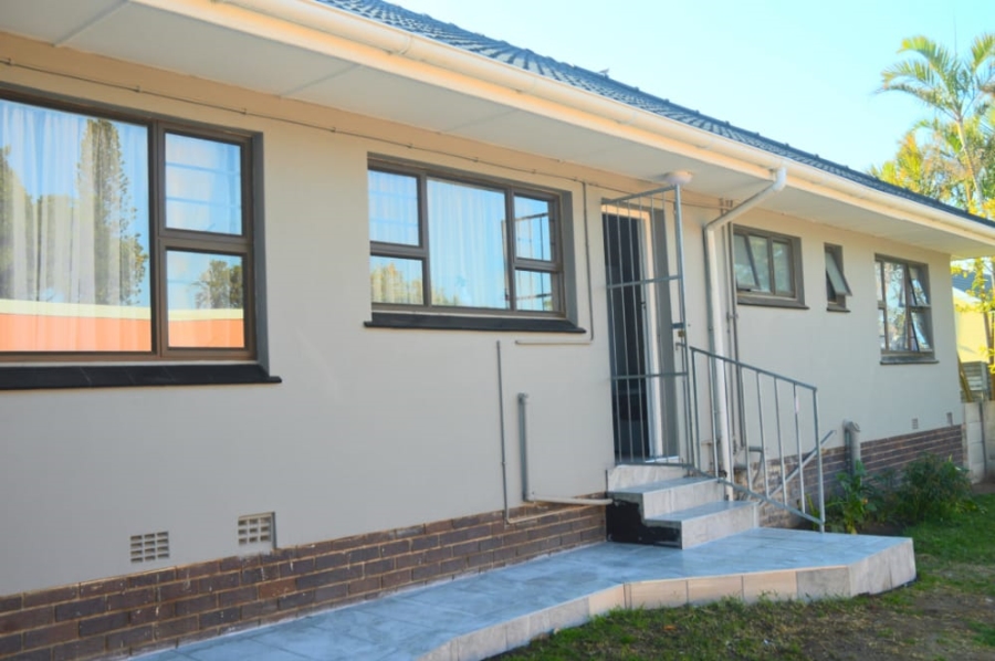 To Let 4 Bedroom Property for Rent in Beacon Bay Eastern Cape